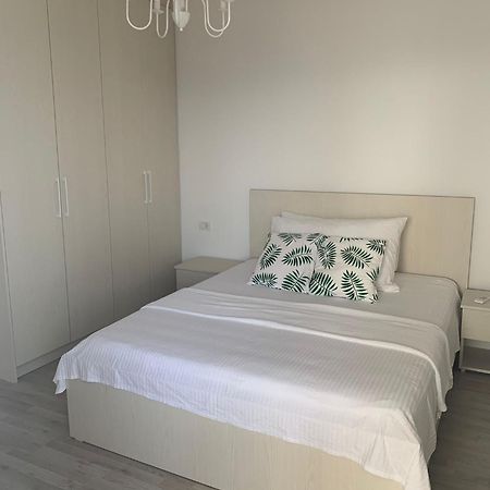 Loli Apartment Luxury White Residence Sarandë Esterno foto
