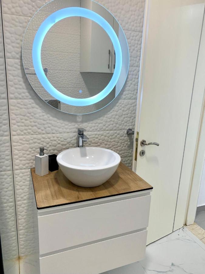 Loli Apartment Luxury White Residence Sarandë Esterno foto