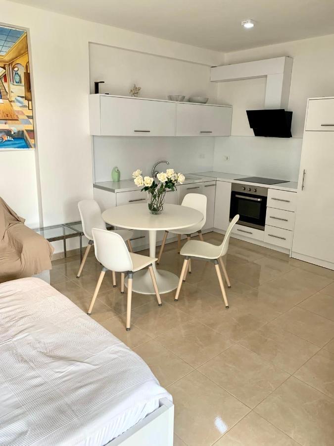 Loli Apartment Luxury White Residence Sarandë Esterno foto