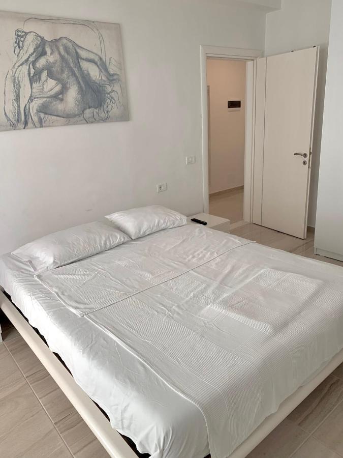 Loli Apartment Luxury White Residence Sarandë Esterno foto