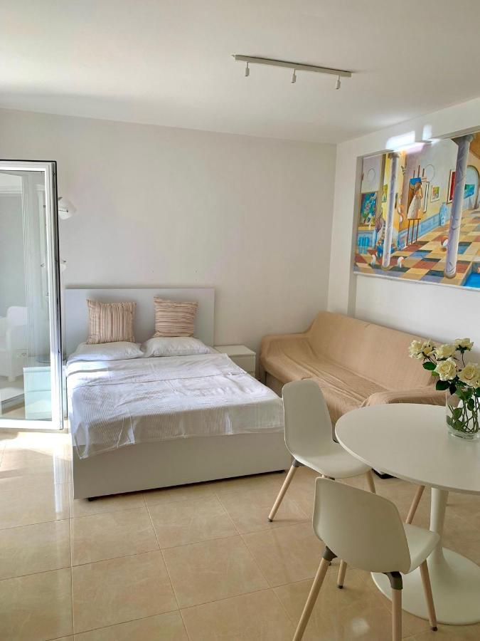 Loli Apartment Luxury White Residence Sarandë Esterno foto