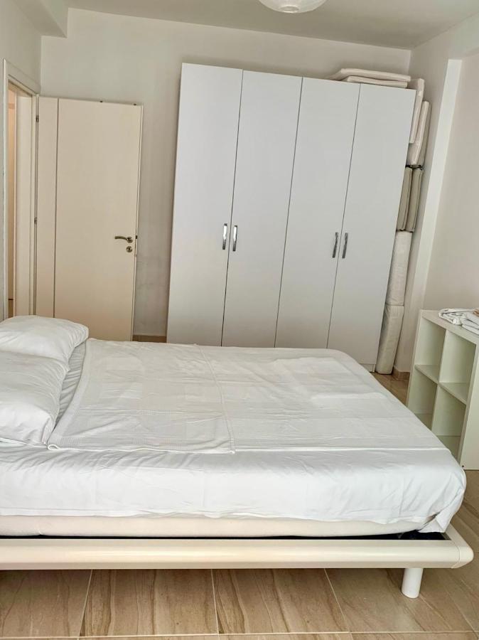 Loli Apartment Luxury White Residence Sarandë Esterno foto