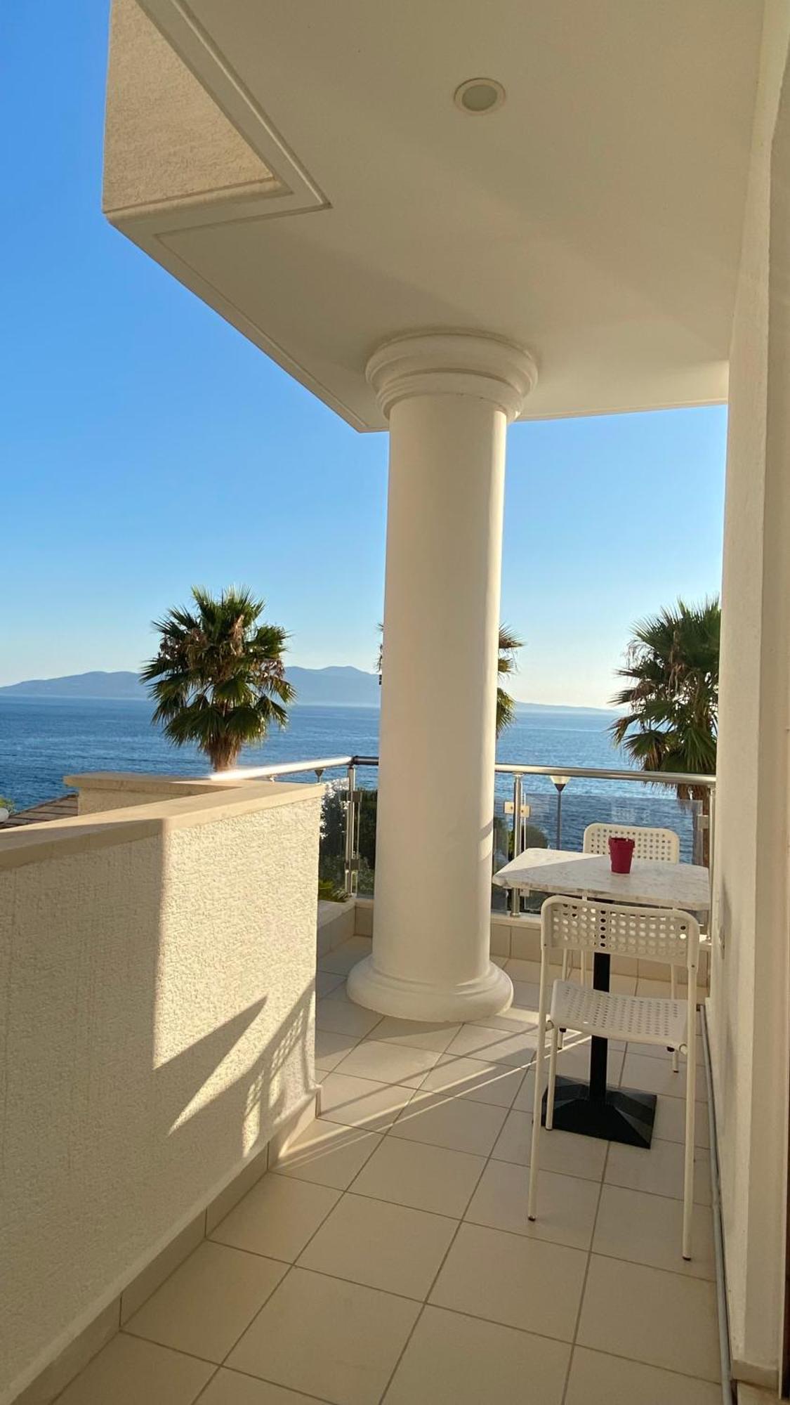 Loli Apartment Luxury White Residence Sarandë Esterno foto
