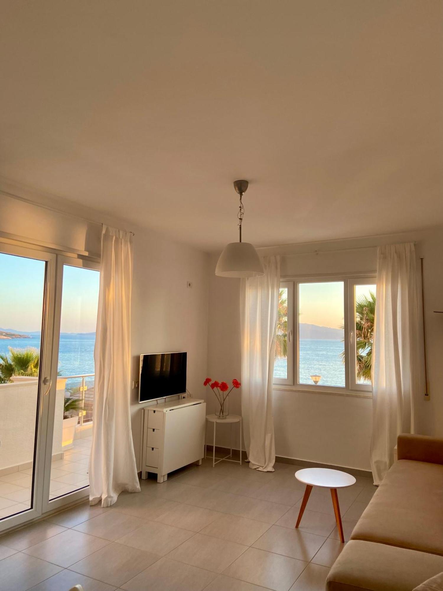 Loli Apartment Luxury White Residence Sarandë Esterno foto