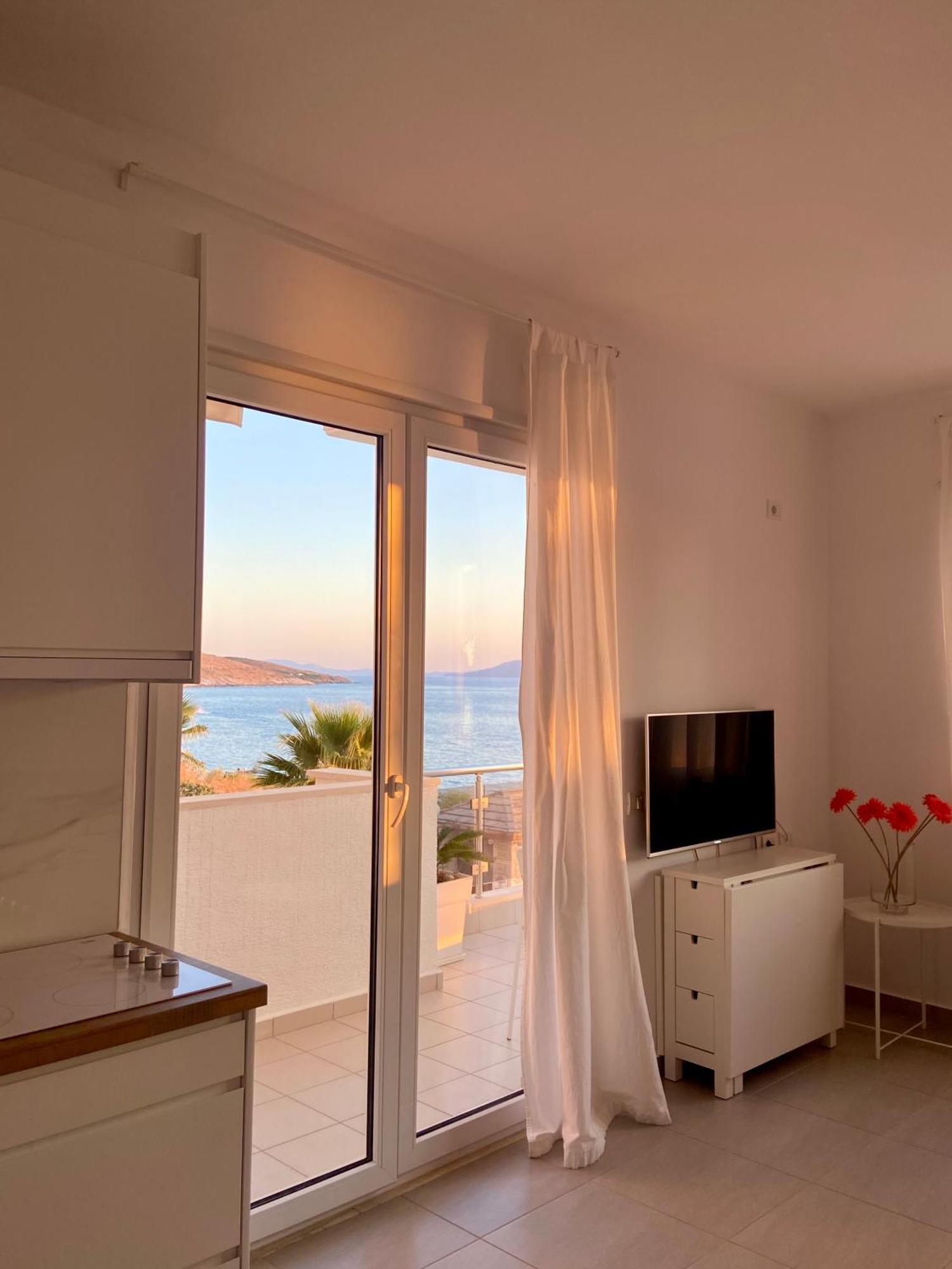 Loli Apartment Luxury White Residence Sarandë Esterno foto